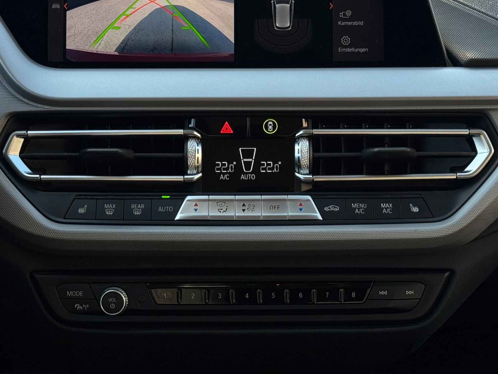 Fahrzeugabbildung BMW 118i Advantage Kamera CarPlay LC Prof. LHZ SHZ
