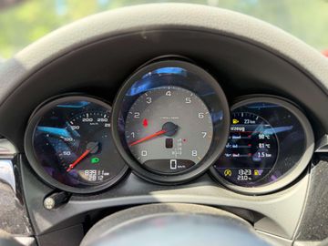 Porsche Macan - 11