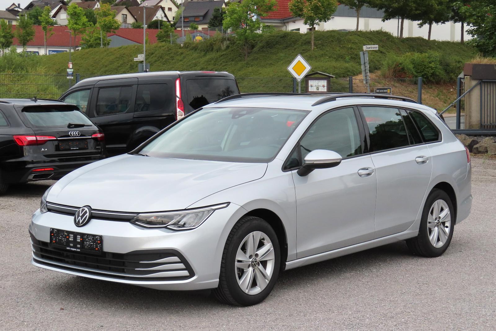 Volkswagen Golf VIII Var"Life"Navi Sitzheiz CarPlay ACC AHK