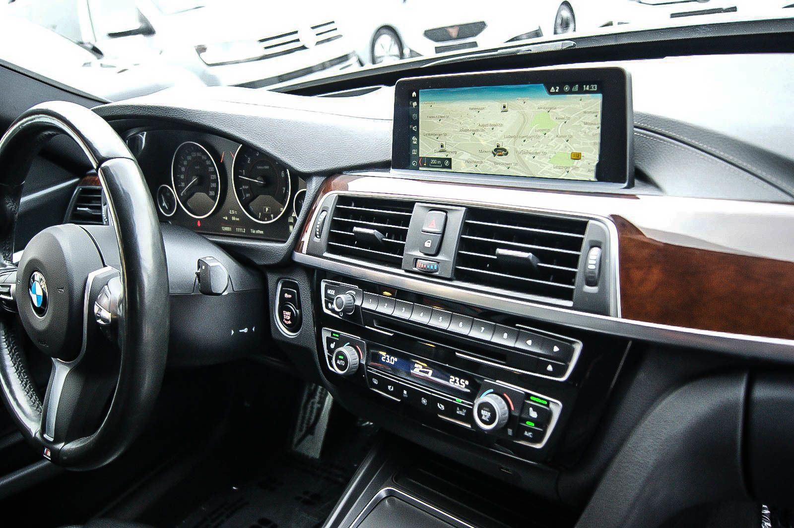 Fahrzeugabbildung BMW 320 Gran Turismo M-SPORT 360° LEDER HEADUP ANHZV