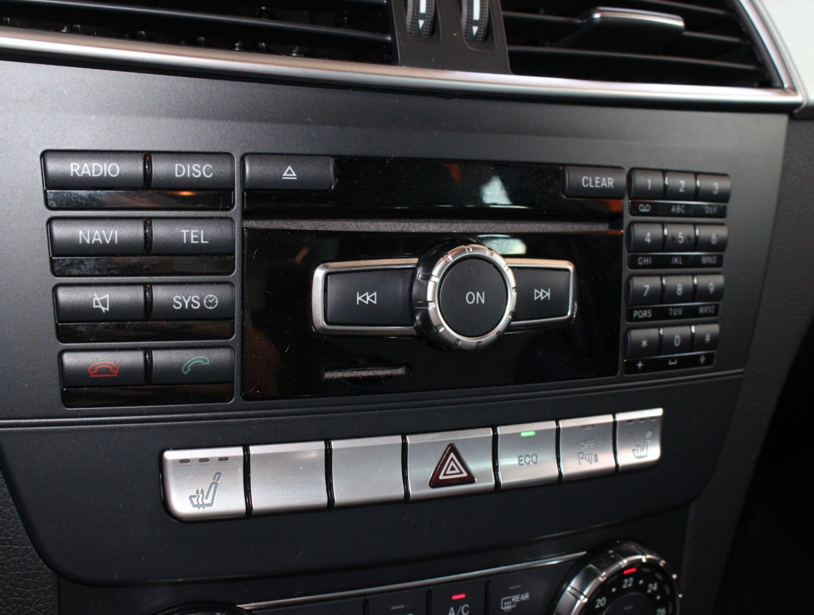 Fahrzeugabbildung Mercedes-Benz C 200 CGI BE AMG Line COMAND+HARMAN KARDON+GSD