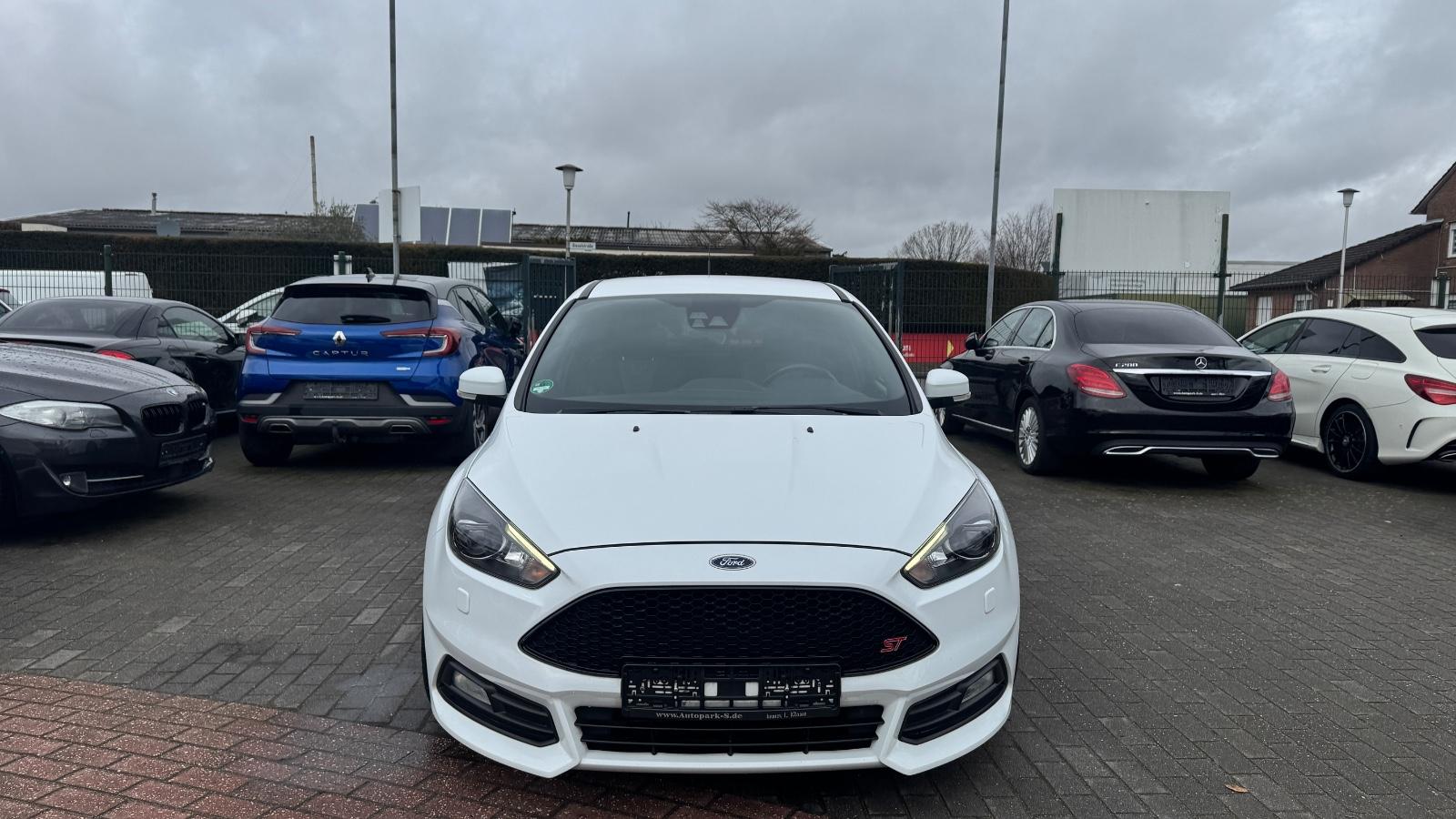 Ford Focus 2.0 Lim. ST-LINE | KAMERA | 250PS | SPORT