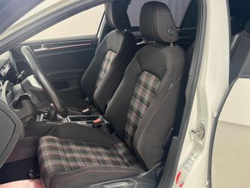 Volkswagen Golf - 10