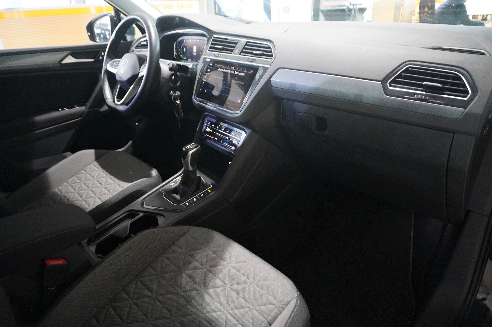 Fahrzeugabbildung Volkswagen Tiguan Life 1.4 e-HYBRID NAVI/LED/KAMERA/SH/VIRT