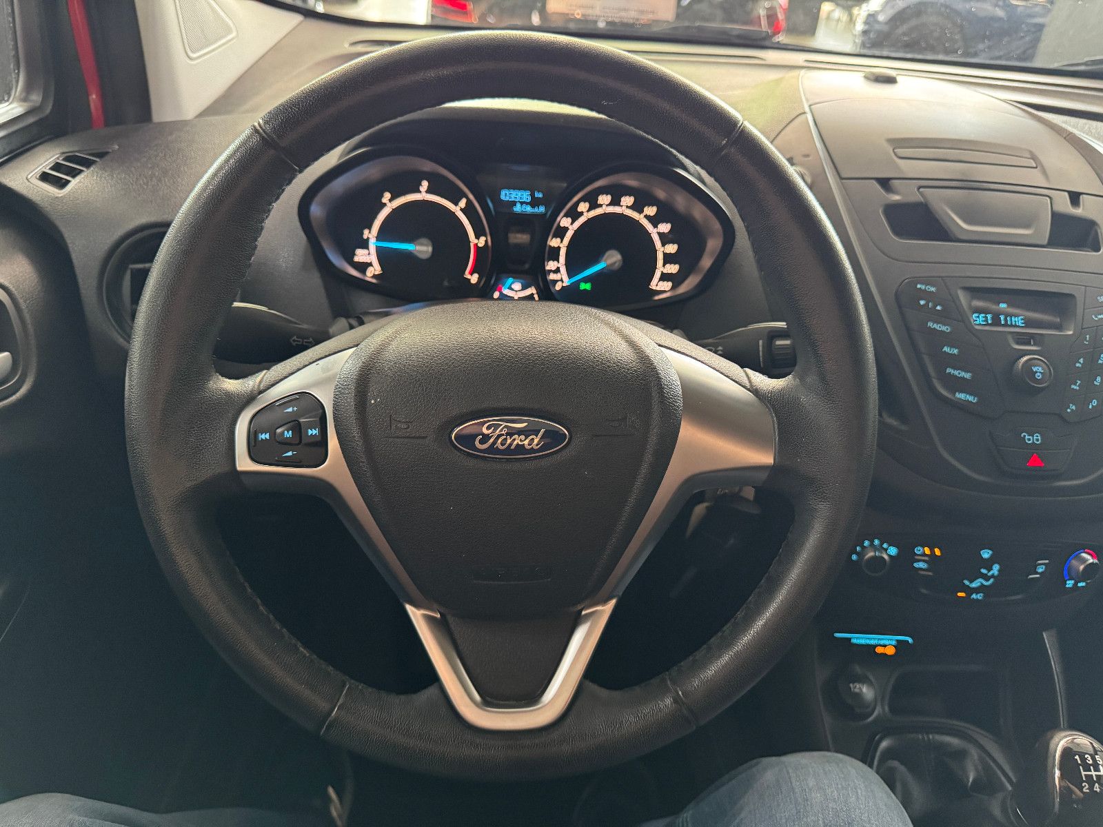 Fahrzeugabbildung Ford Tourneo Courier 1.5 TDCI TREND SERVICE & TÜV NEU