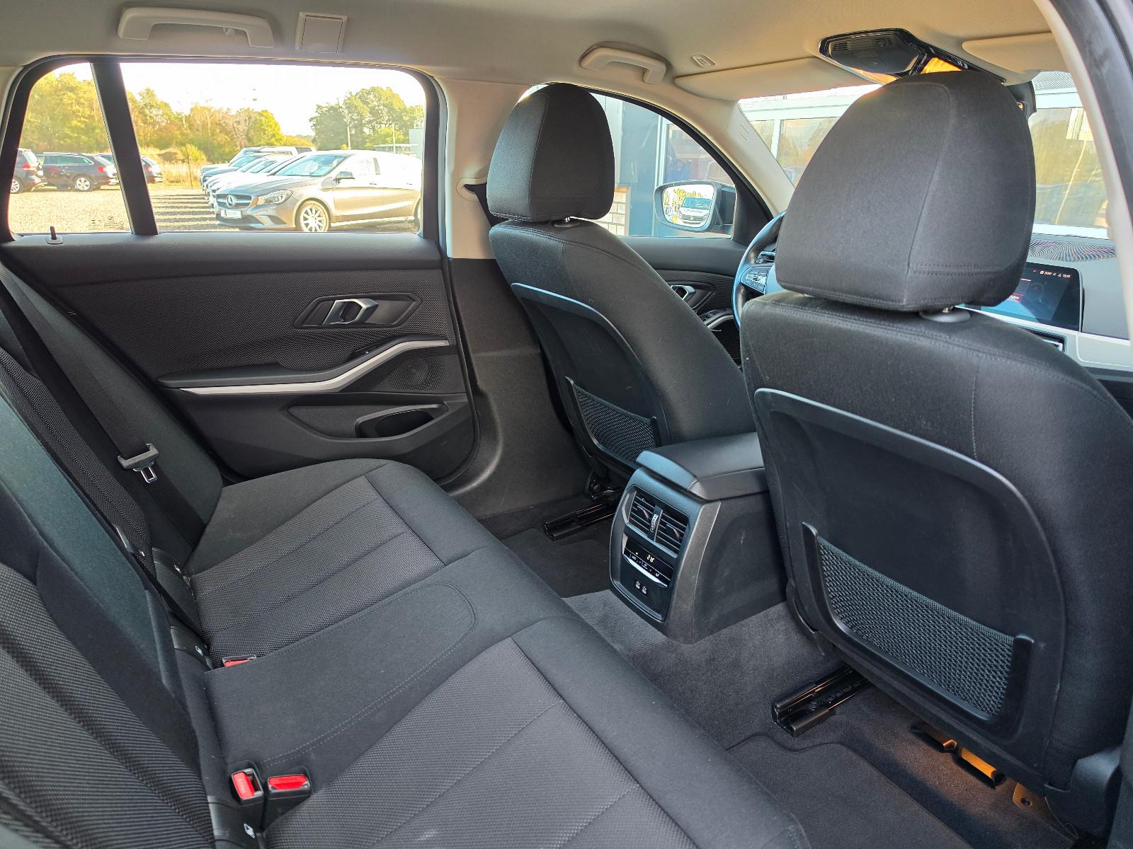 BMW 318d Advantage TÜV Neu/LED/Virtuell Cockpit/Navi