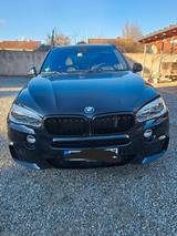 BMW X5 XDrive30d-M Soft Close ACC LED H&K HUD360 - BMW X5 mit Diesel-Antrieb: Schwarz, mit Apple Carplay