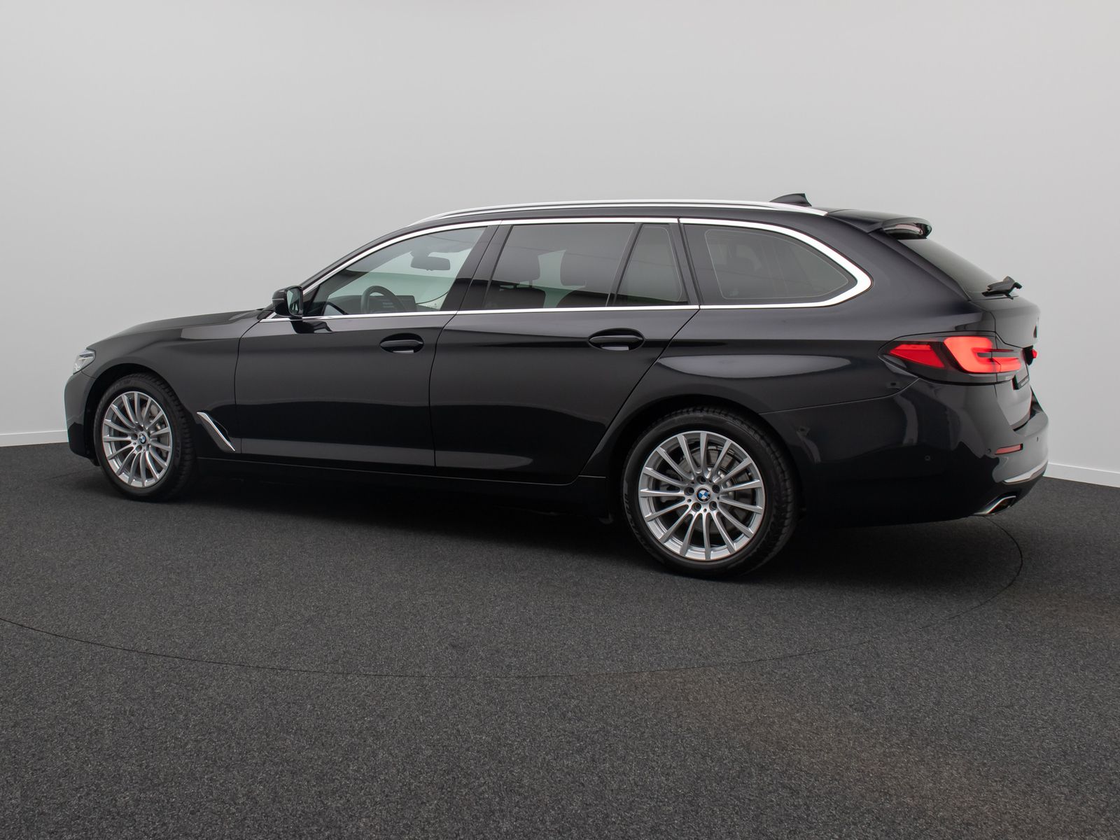 Fahrzeugabbildung BMW 530i xD Luxury Line DAB Kamera HUD HiFi Panorama