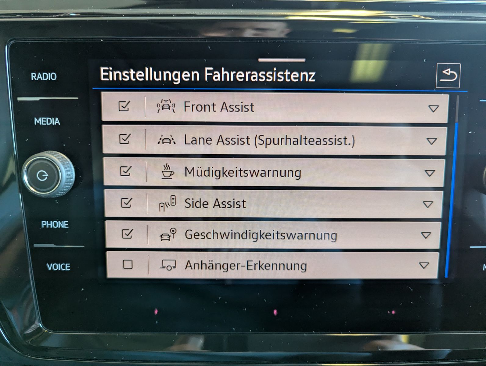 VW Touran 2.0 DSG R-Line High. Pano 7-Si IQ.Dri AHK - Image 35