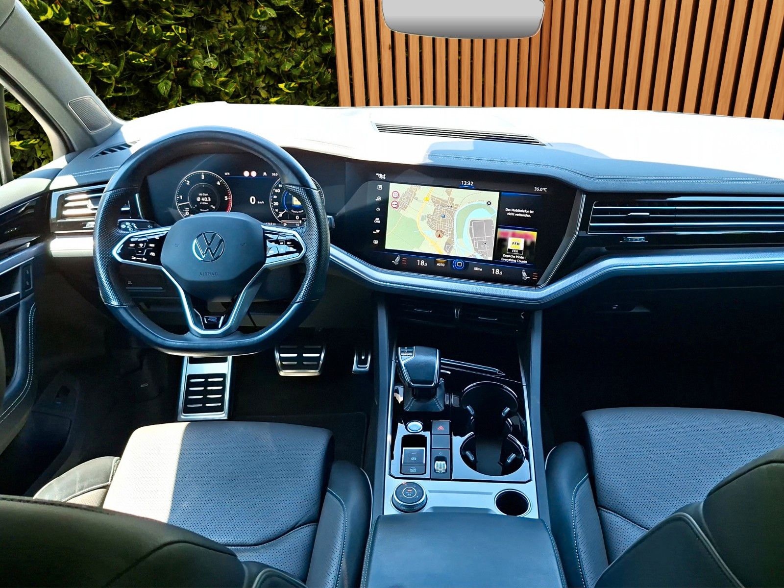 Fahrzeugabbildung Volkswagen DSG*R-Line*4Motion*Vico*SHZ*Leder*AHK*