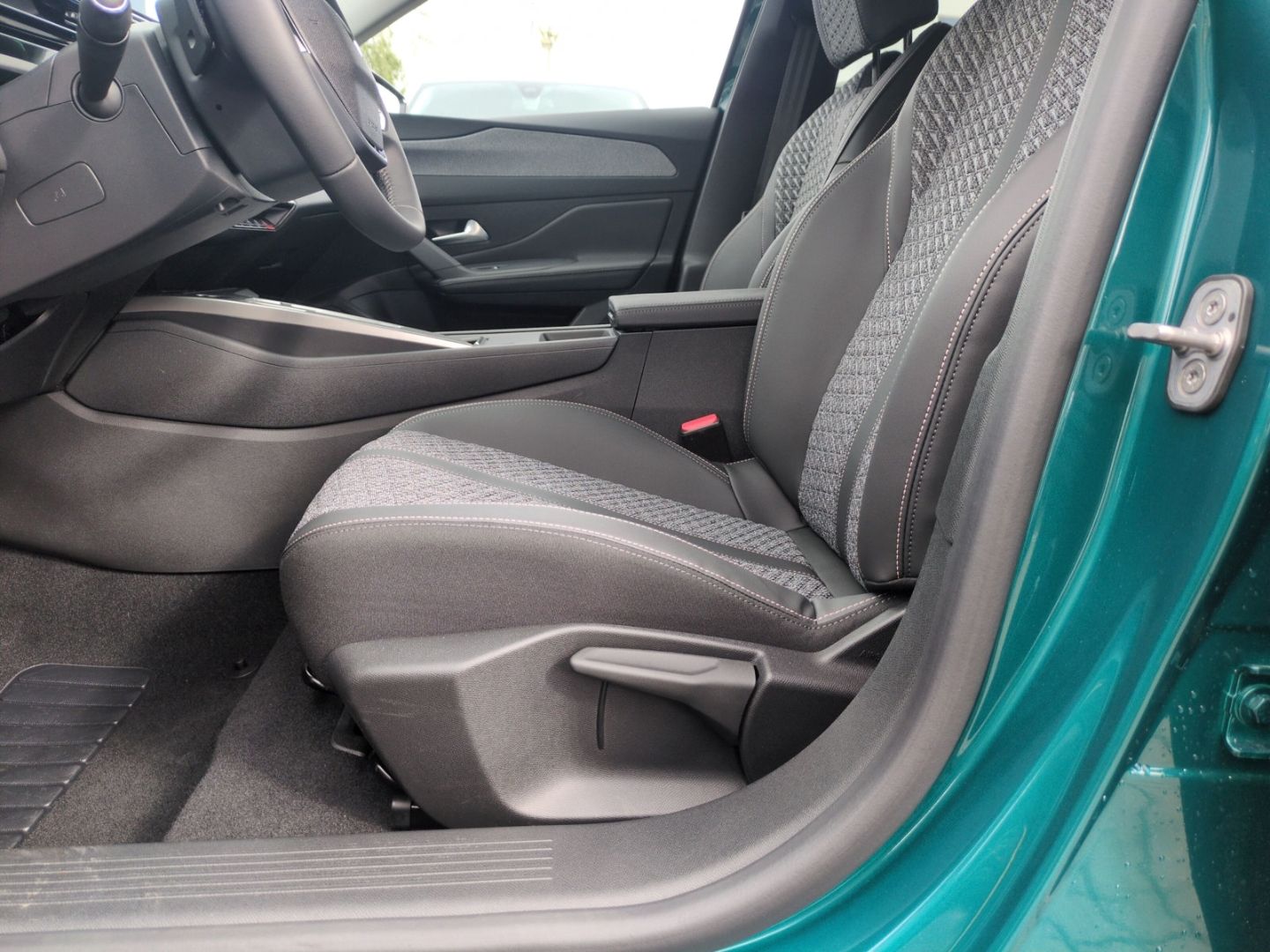 Peugeot 308 - Bild 24