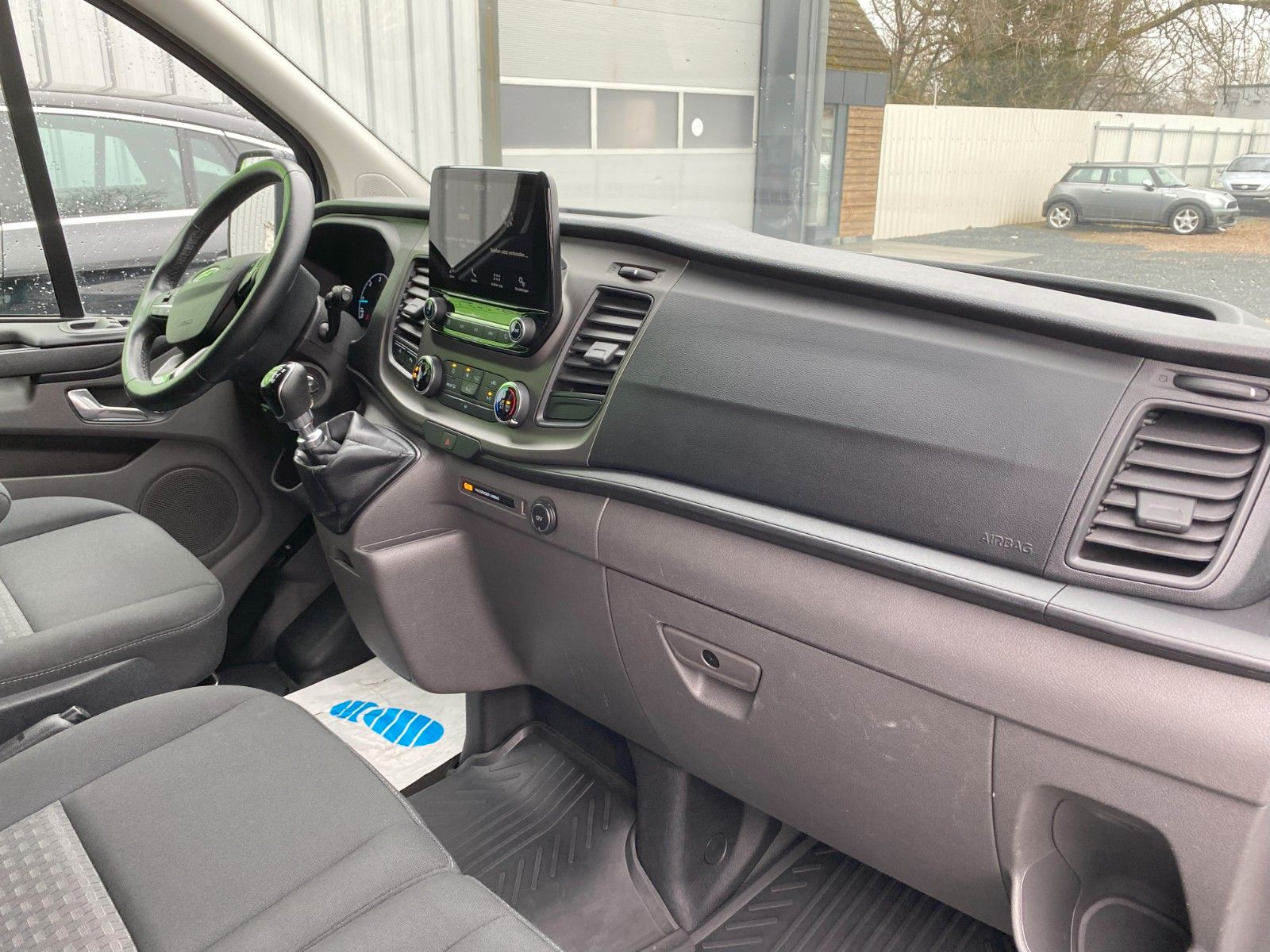 Fahrzeugabbildung Ford Transit/TourneoCustom Kombi 320 L1 Trend,9Sitze