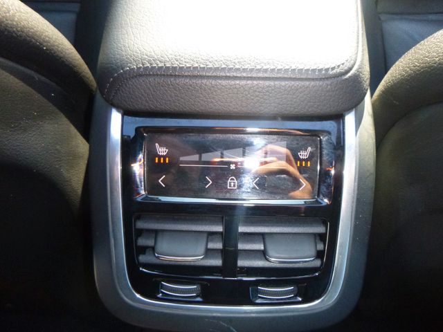 Fahrzeugabbildung Volvo XC60 Inscription 2WD >AUT/AHK/Kamera/PANO/PDC<