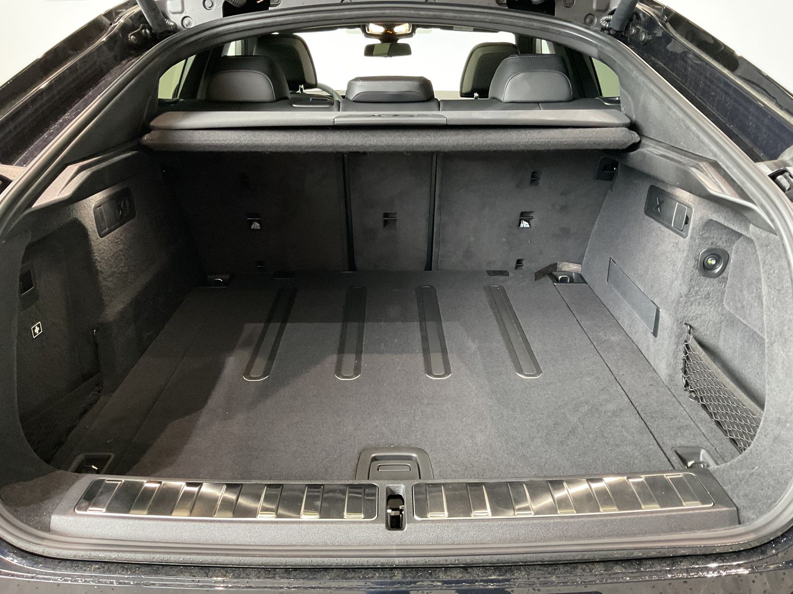 Fahrzeugabbildung BMW X6 xDrive30d H&K, Sitzbelüftung, 22" LMR DAB
