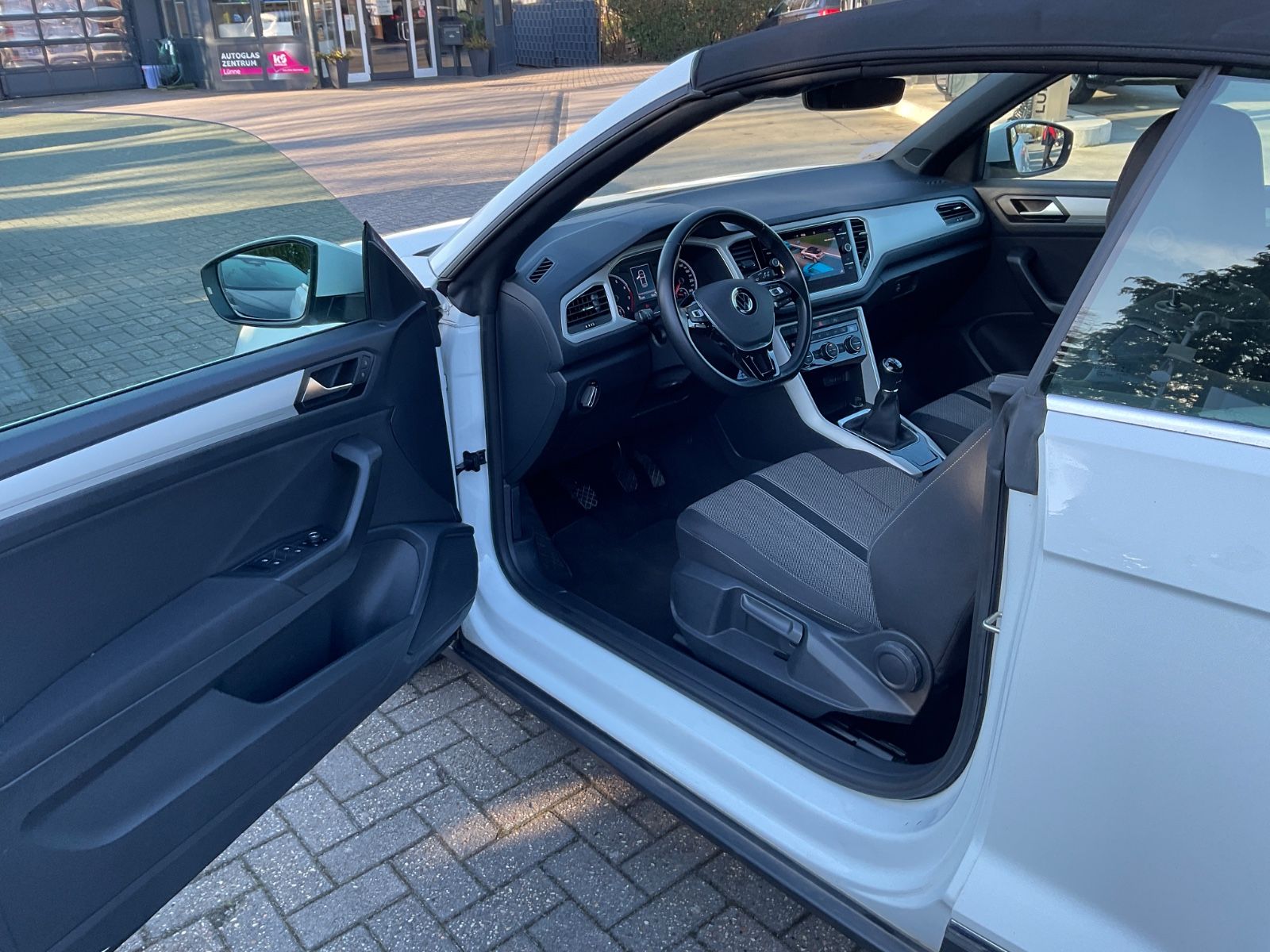 Fahrzeugabbildung Volkswagen T-Roc Cabriolet 1.5 TSI Style,AHK,GJR,ACC