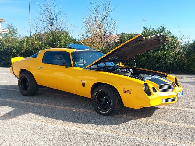 Chevrolet Camaro bumblebee 5.7cc v8