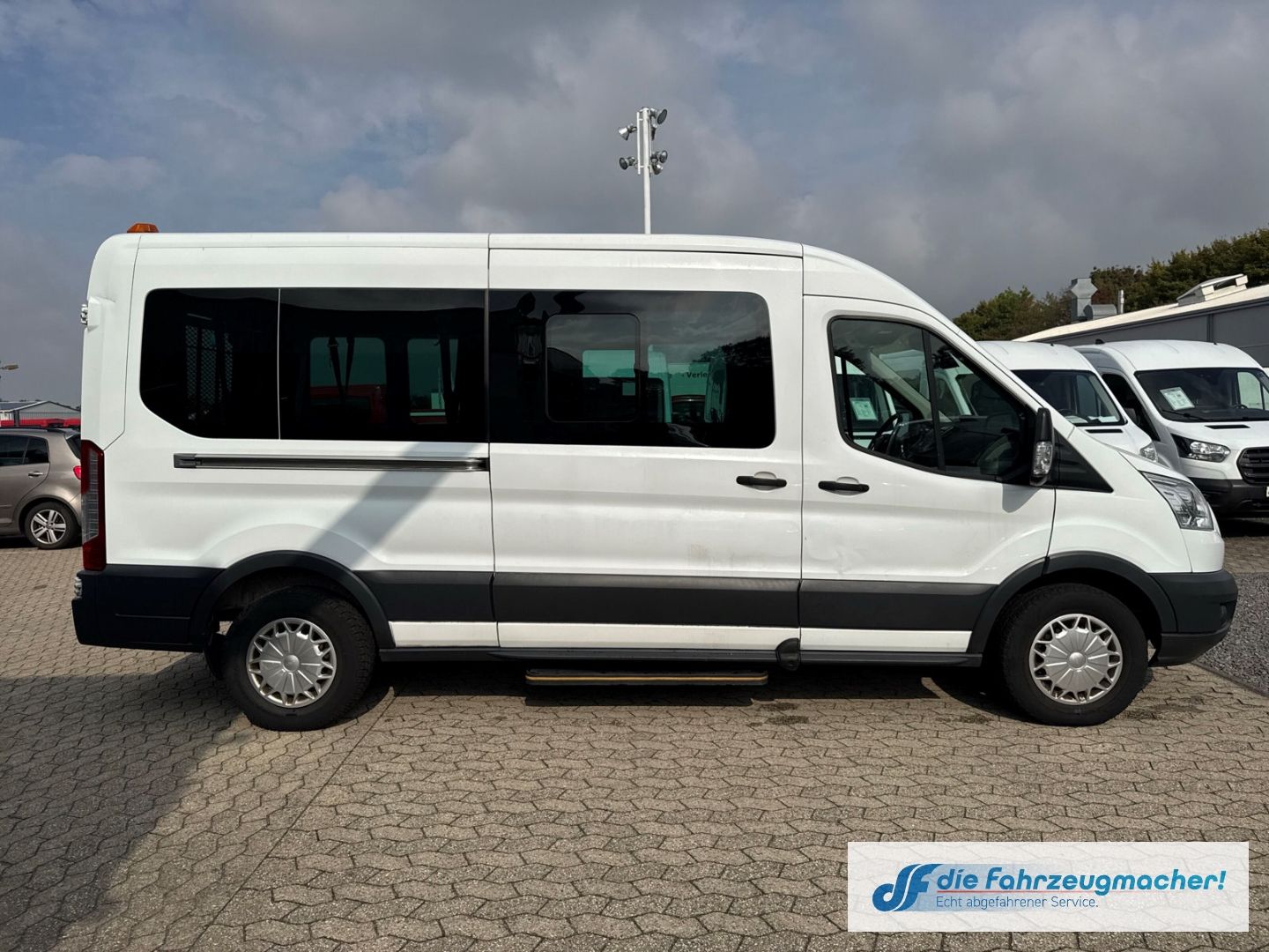 Fahrzeugabbildung Ford Transit Kombi 350 L3 Trend 2.2 TDCi DPF *EXPORT
