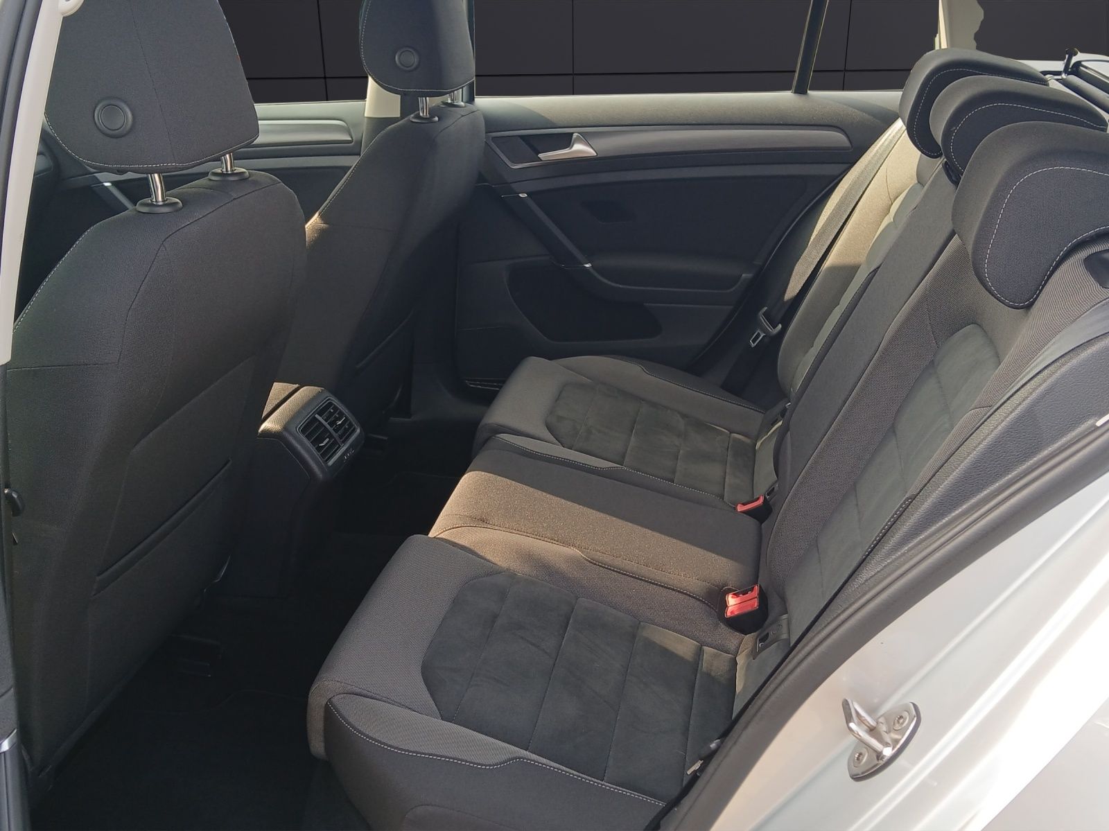 Fahrzeugabbildung Volkswagen Golf VII Variant TDI Comfortline Standhzg LED Na