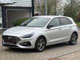 Hyundai i30 Intro Edition 1.5 110PS NAV/LED/CAM/26.000KM - Hyundai i30 in Karlsruhe