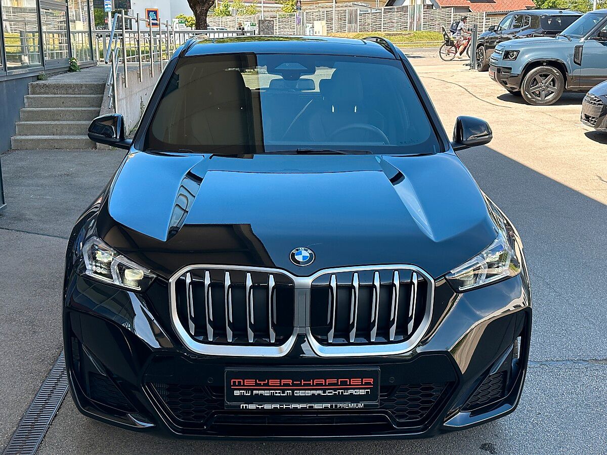 BMW X1 sDrive18i M-Paket Aut. PANORAMA GLASDACH imagem 3