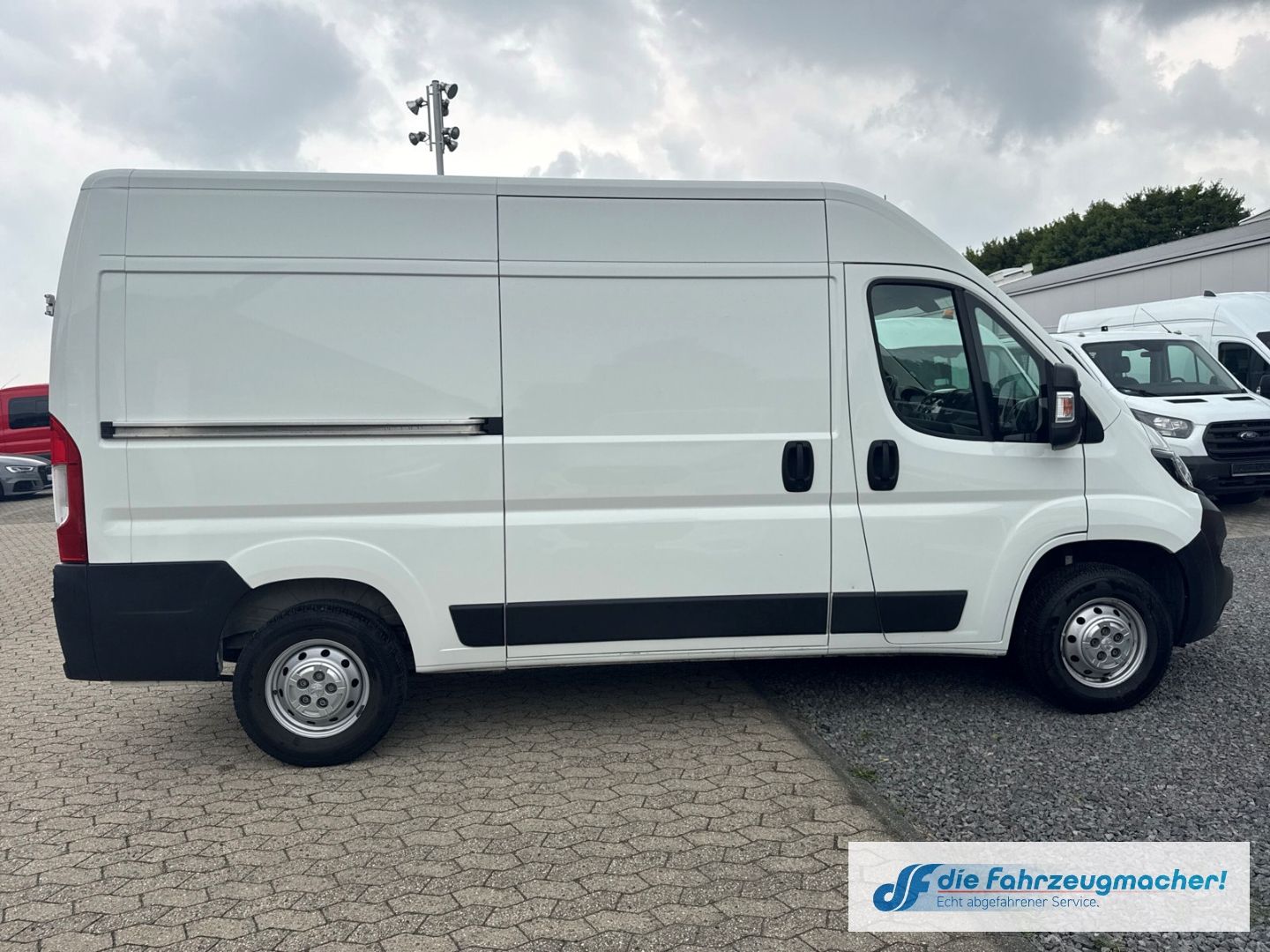 Fahrzeugabbildung Peugeot Boxer Kasten Hochraum 333 L2H2 Pro BlueHDi 140 S