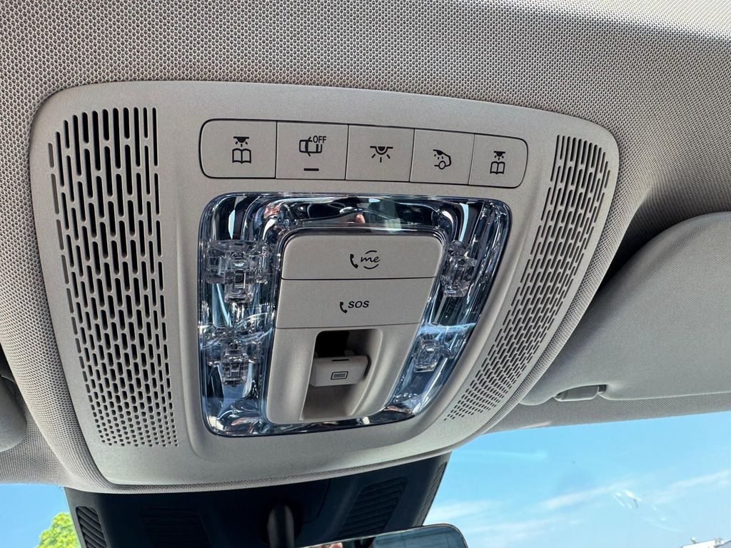 MERCEDES-BENZ GLB 200 44