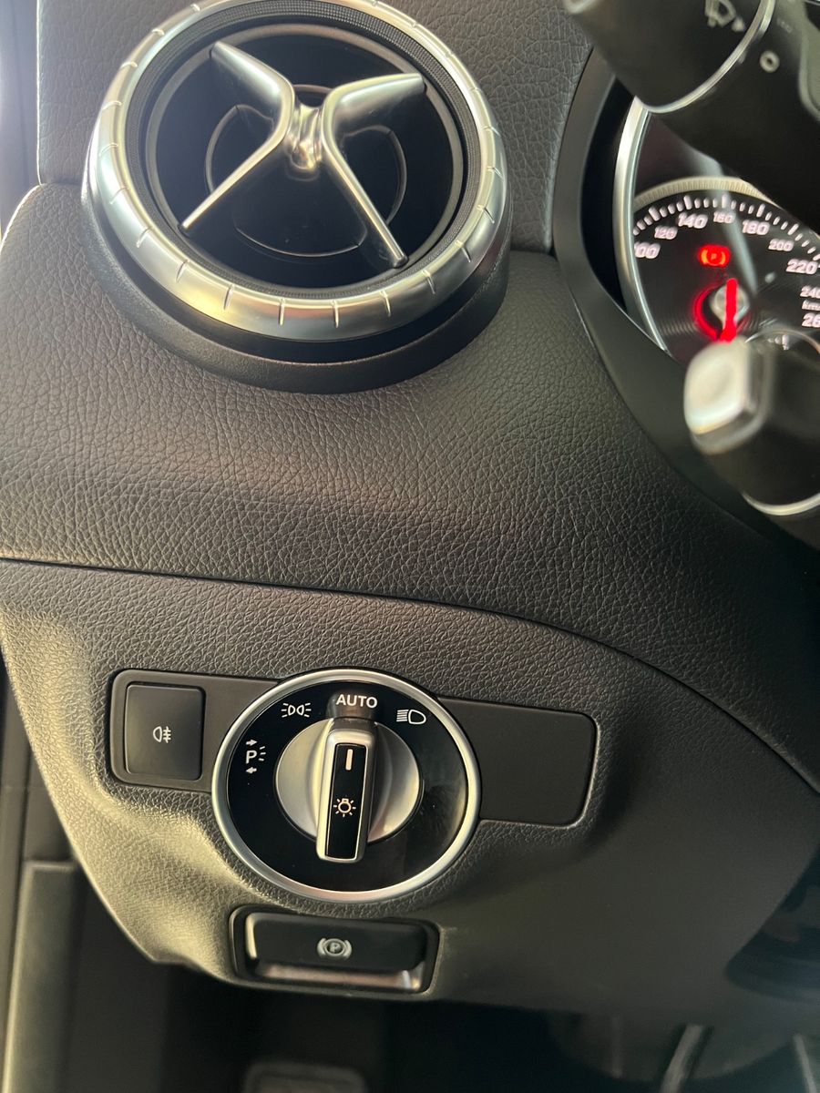 Fahrzeugabbildung Mercedes-Benz CLA 250 4Matic AMG Line *SCHECKHEFT BEI MERCEDES