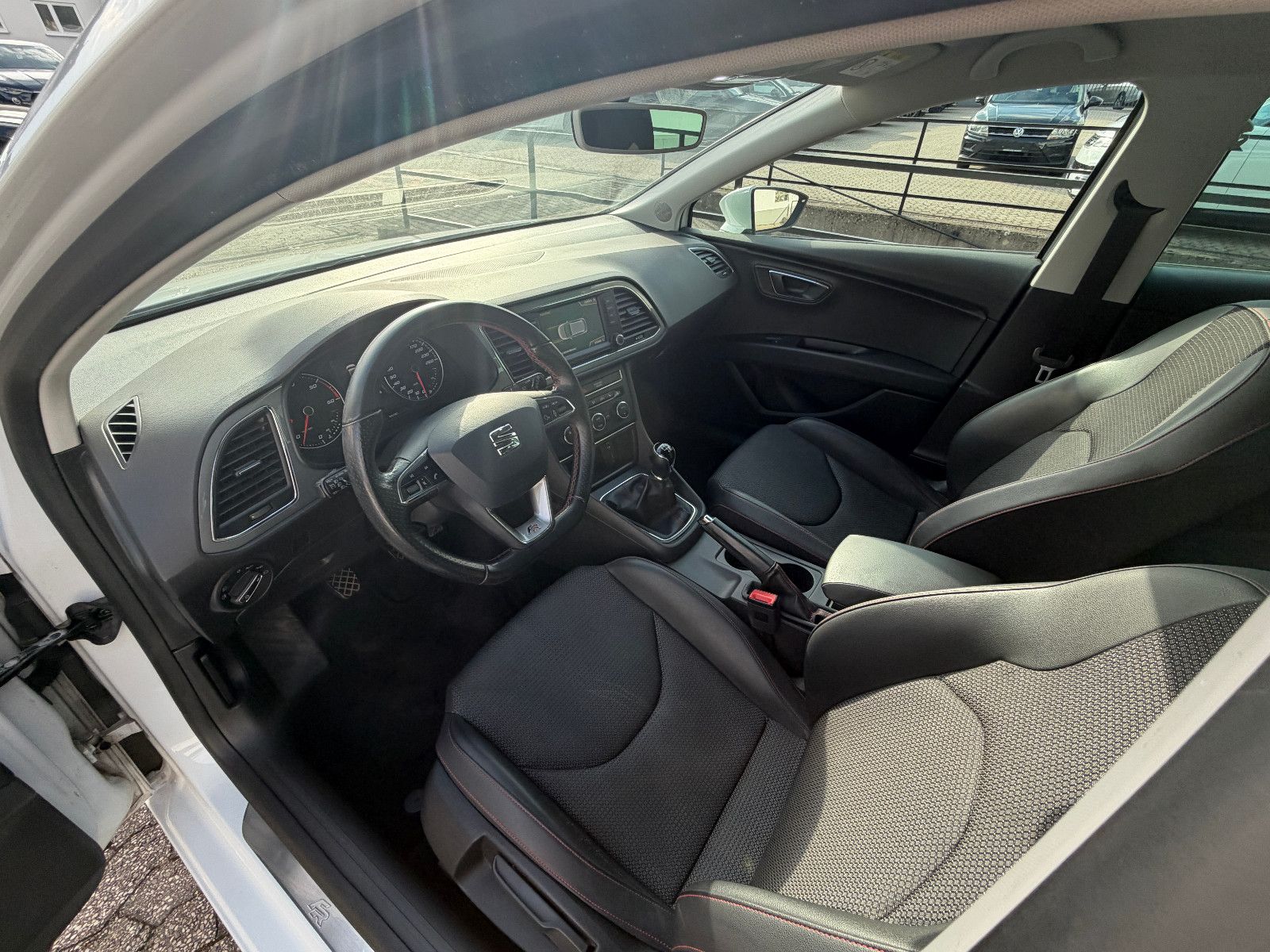 Fahrzeugabbildung SEAT Leon /FR-LINE/LED/NAVI/LEDER/KLIMA/ACC