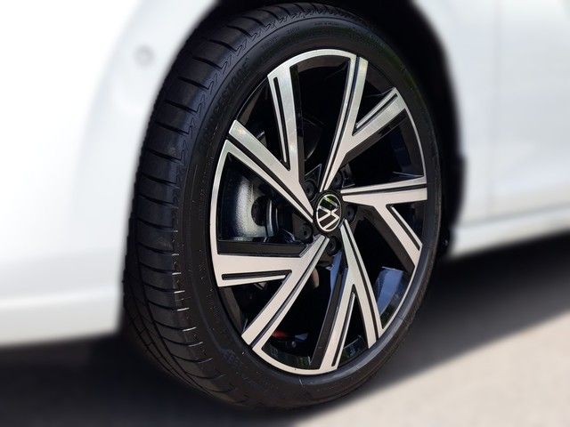 Fahrzeugabbildung Volkswagen Golf VIII 2.0TDI DSG Style NAVI+ACC+PARKLNK+AHK+
