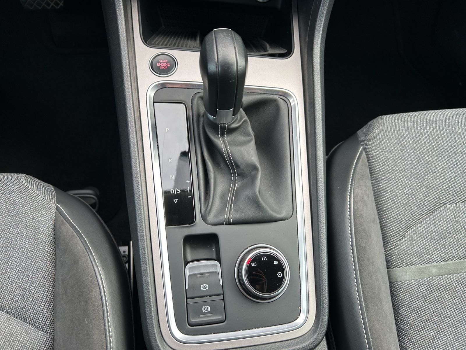 Fahrzeugabbildung SEAT Ateca TDI Xperience DSG LED AHK Navi ACC RFK SH