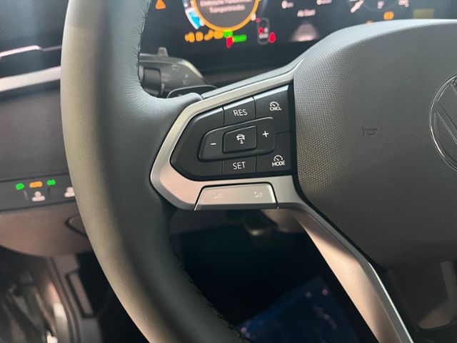 Fahrzeugabbildung Volkswagen T-Roc Life 1.5 l eTSI DSG AHK GJR NAVI