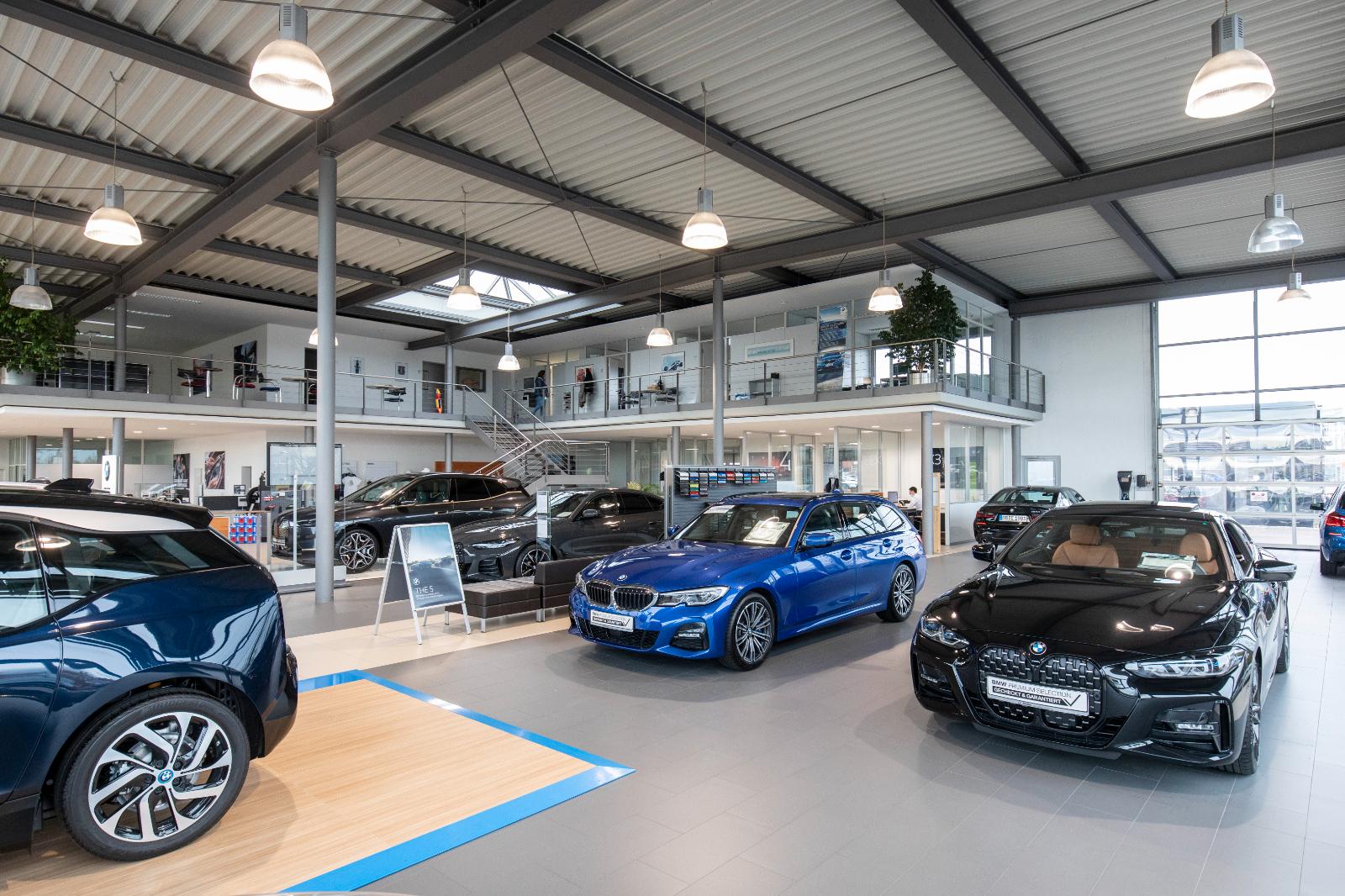 showroom-image-top