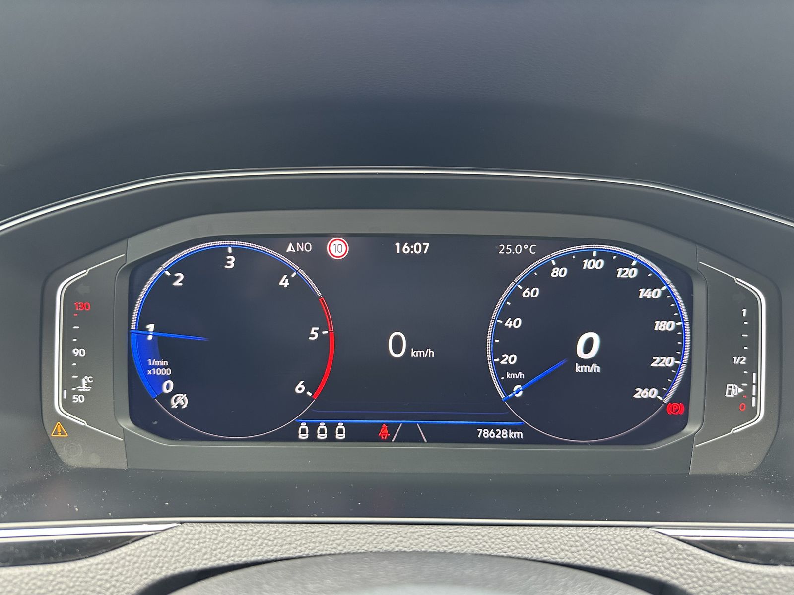 Fahrzeugabbildung Volkswagen Passat Variant 2.0 TDI Business NAV+LED+ACC+PANO