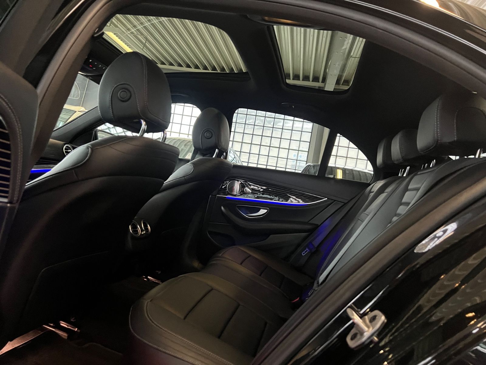 Fahrzeugabbildung Mercedes-Benz E 400 d 4Matic AMG LINE *PANO*designo-manufaktur