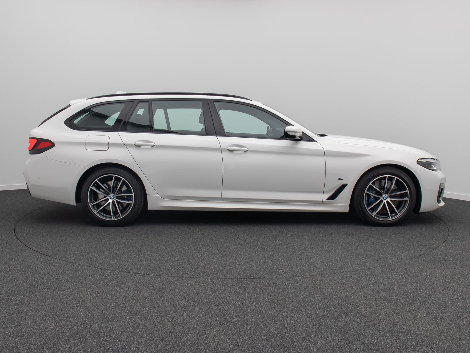 Fahrzeugabbildung BMW 540d xD M Sport Alarm AHK Kamera DAB Parkassist