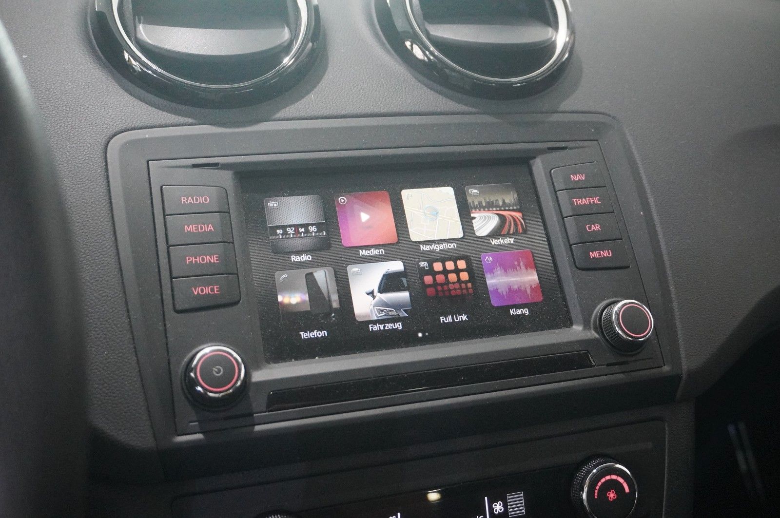 Fahrzeugabbildung SEAT Ibiza 1.4 TDI STYLE 5-TÜR NAVI/TEMP./PDC/NEBEL