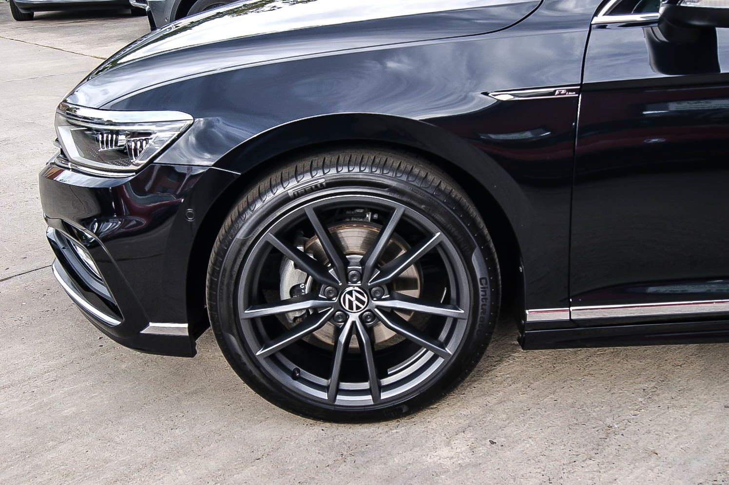 Fahrzeugabbildung Volkswagen Passat Variant 2.0TDI DSG R-LINE ANHZV STANDHZG