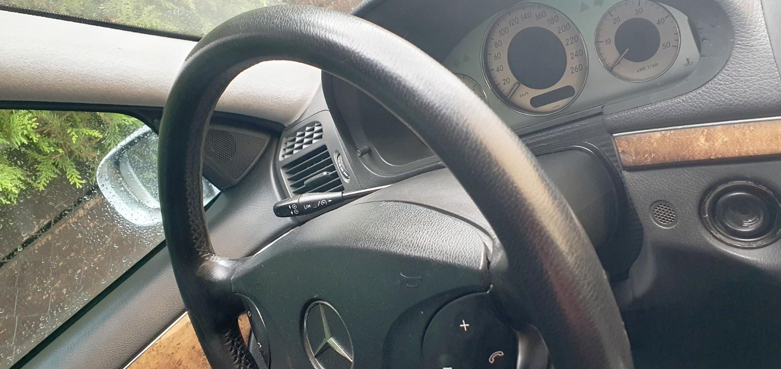 Mercedes-Benz E220 2005 — photo 10