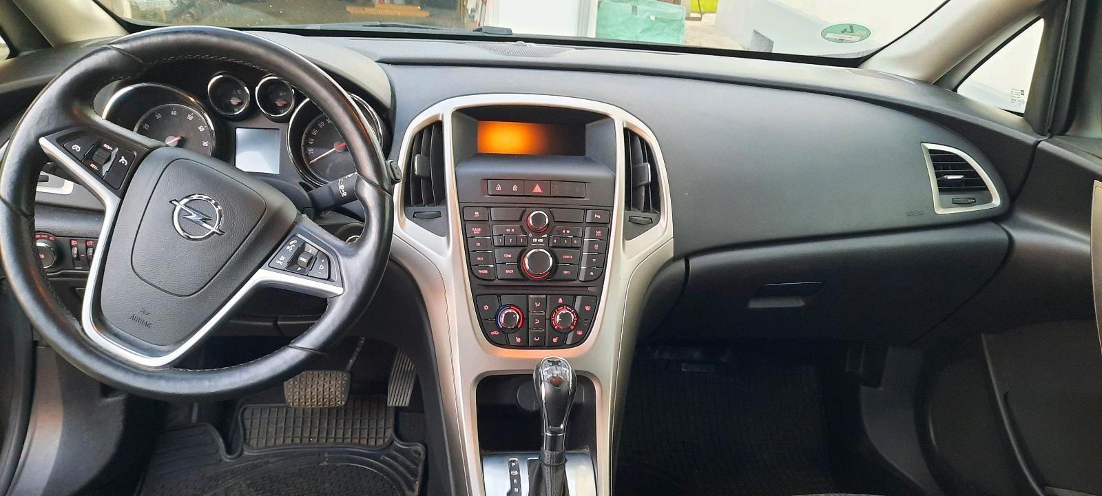 Opel Astra 2012 — photo 5