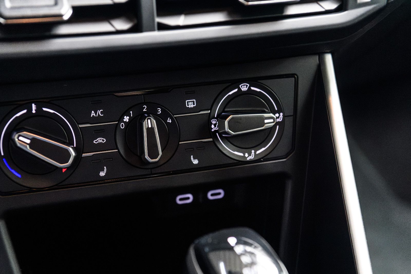 Fahrzeugabbildung Volkswagen Polo VI Life+LED+SHZ+NAVI+GJR+KEYLESS+DAB+AUTOMA