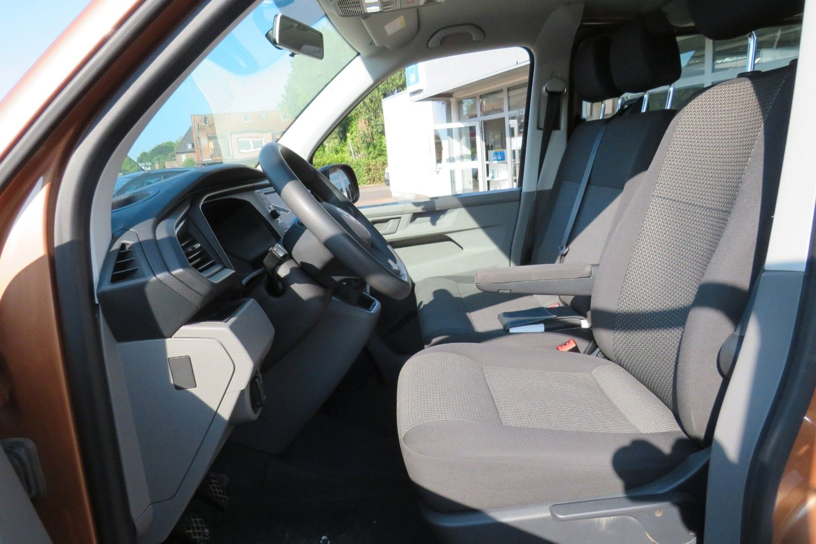 Fahrzeugabbildung Volkswagen T6.1 Kombi TDI 9SITZE GRA PDC APP-CONNECT SITZH.