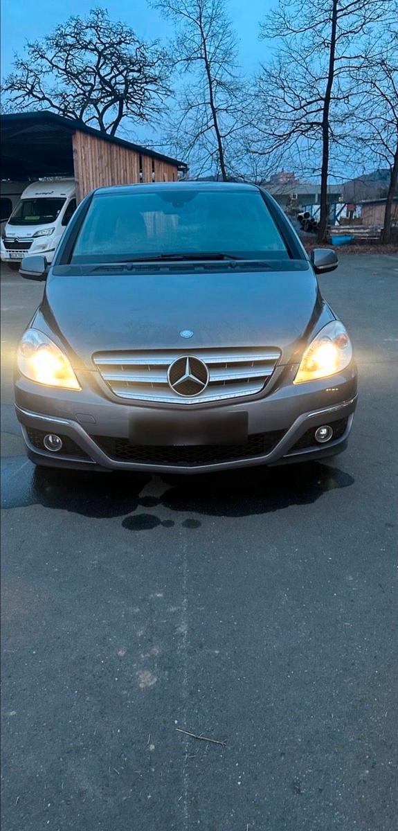 Mercedes-Benz B 200