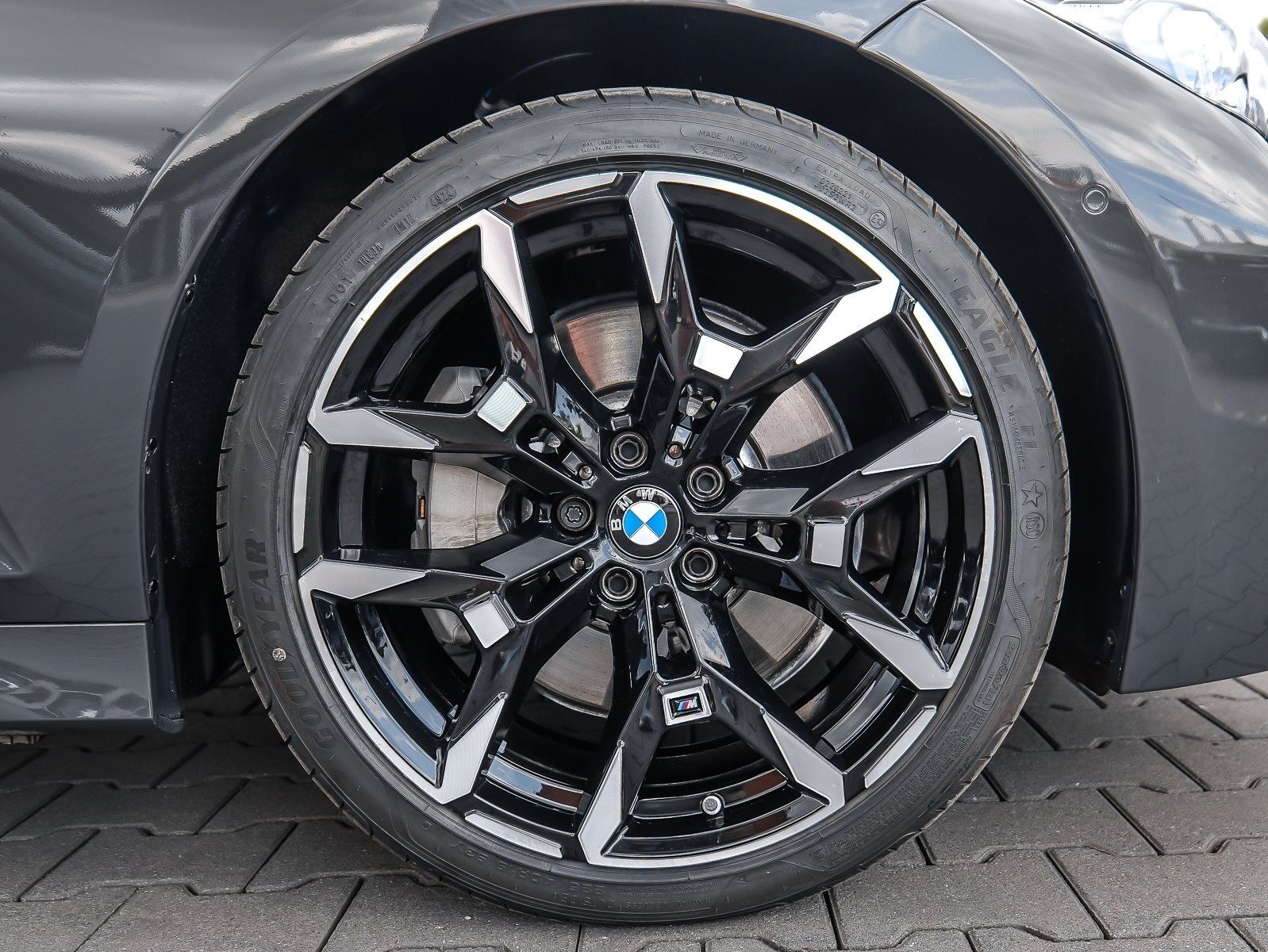 BMW 330 - Bild 4