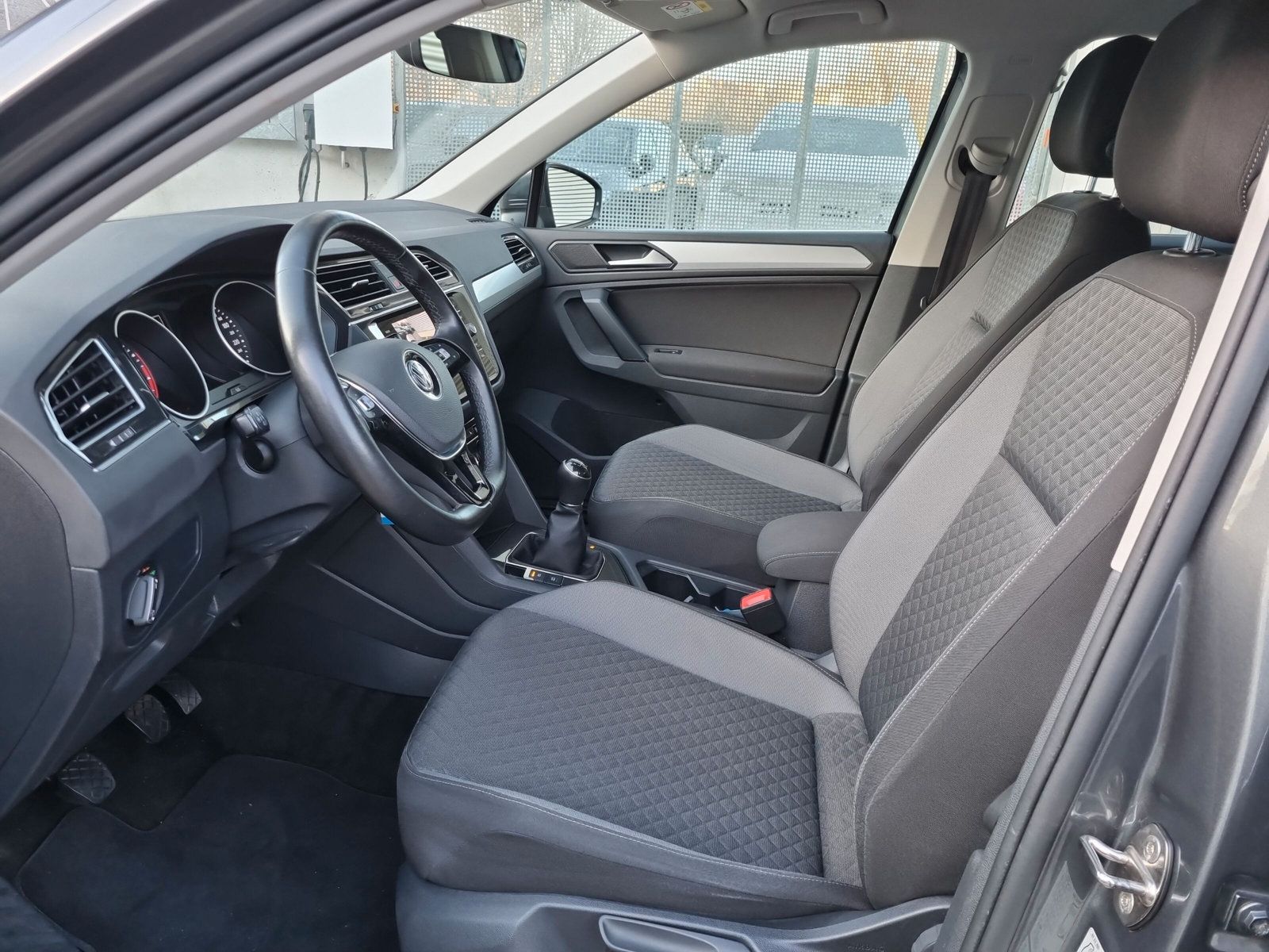 Fahrzeugabbildung Volkswagen Tiguan 1.5 TSI Comfortline AHK KAMERA SHZ