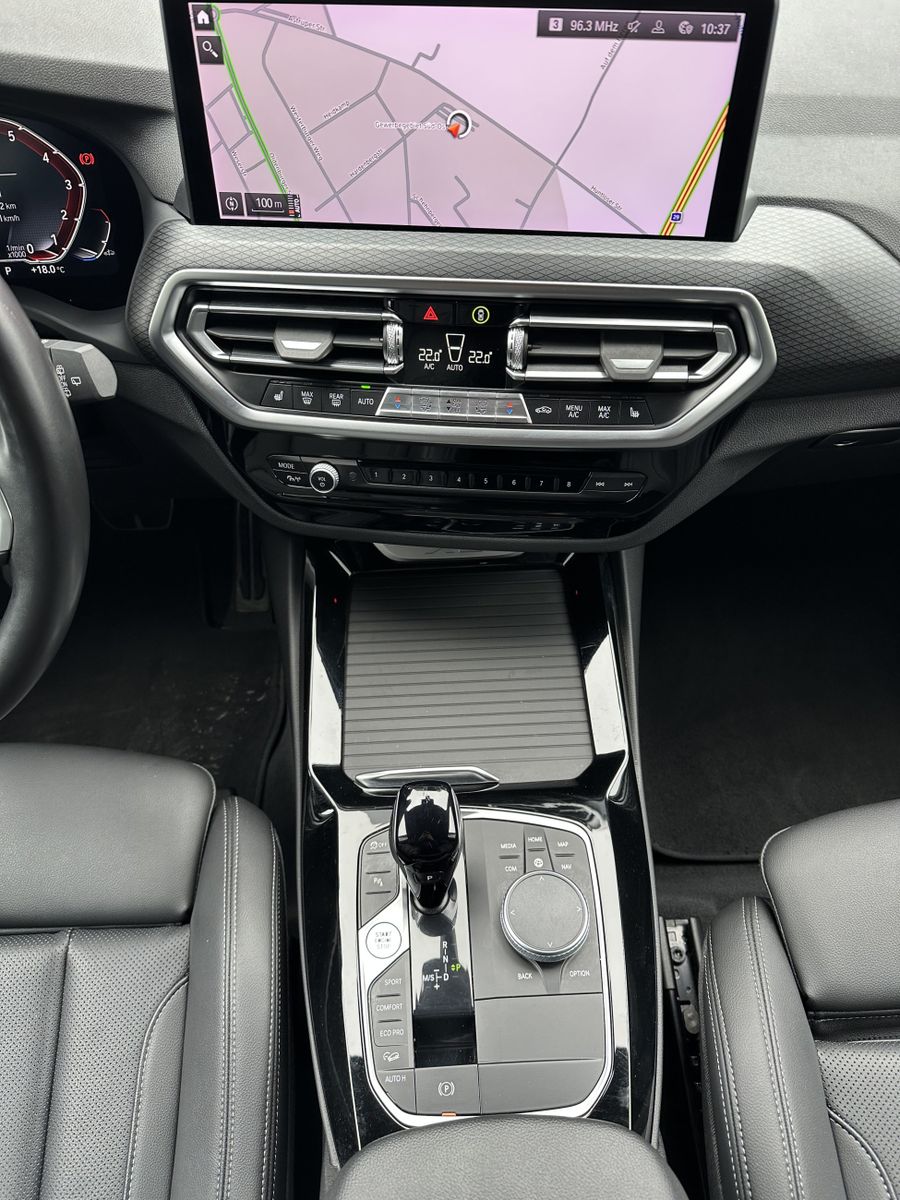 Fahrzeugabbildung BMW X3 xDrive30i M-Sport NAV+LED+AHK+HIFI+19ZOLL+LHZ