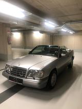 Mercedes-Benz 220 - Mercedes-Benz 220 mit Benzin-Antrieb: Cabrio
