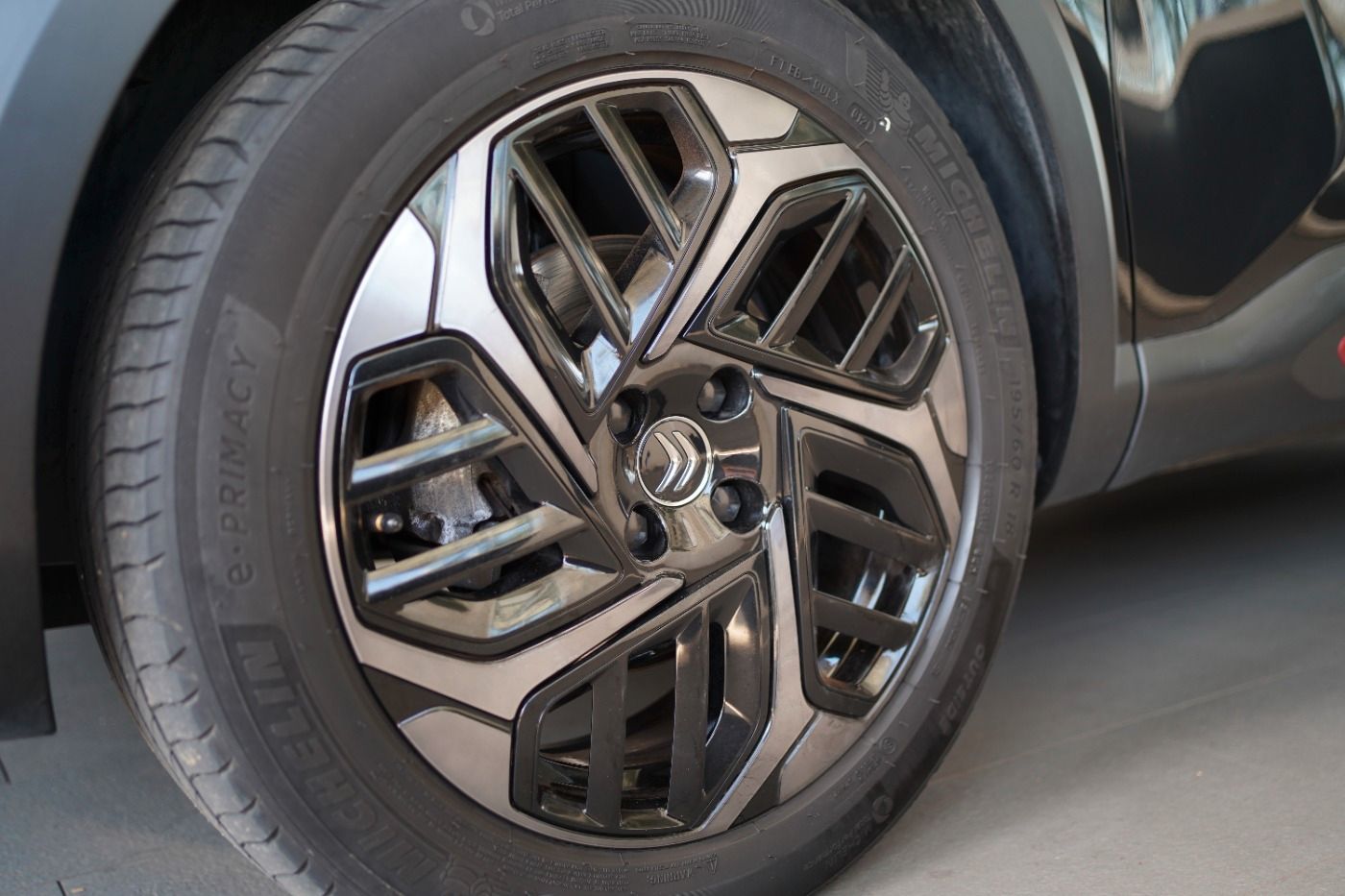 Fahrzeugabbildung Citroën C4 PureTech 155 EAT8 Shine Automatik Leder Navi