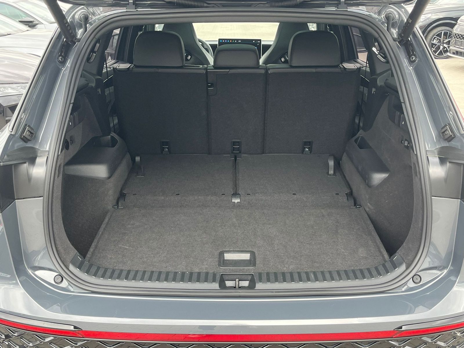 Изображение автомобиля Volkswagen Tayron 2.0 TDI 4M R-Line BLACK*7Si*MATRIX*PANO