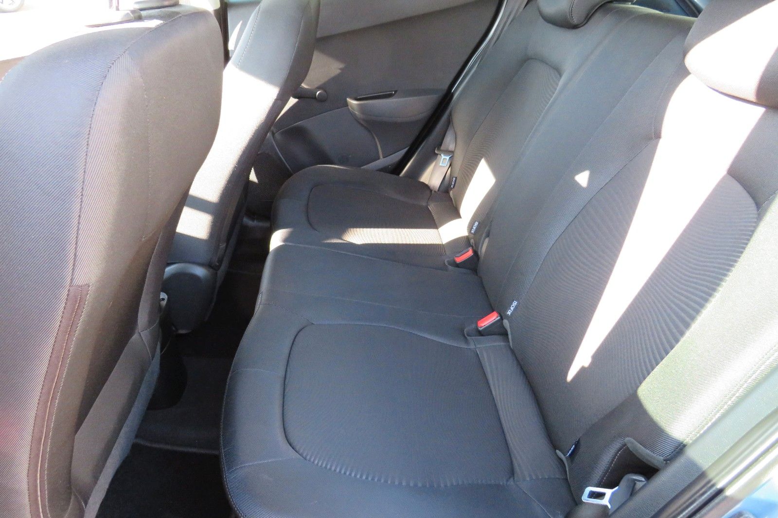 Fahrzeugabbildung Hyundai i10 4-TÜREN KLIMA PDC ALU SCHECKHEFT