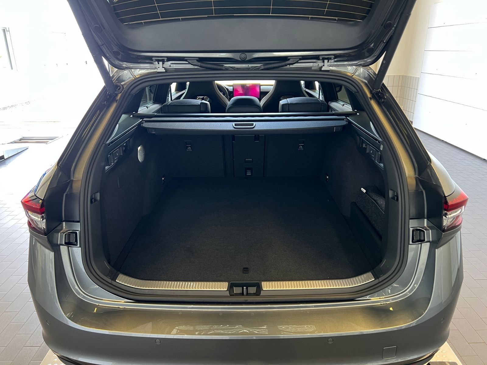 Fahrzeugabbildung SKODA Superb Combi  Sportline 1.5 TSI IV DSG *AHK,Navi